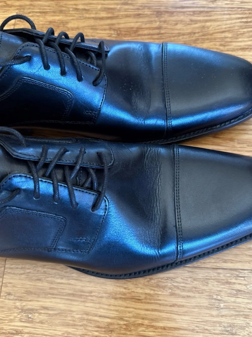 Johnston and Murphy lace up Men's Black Leather Cap-Toe Dress Shoes